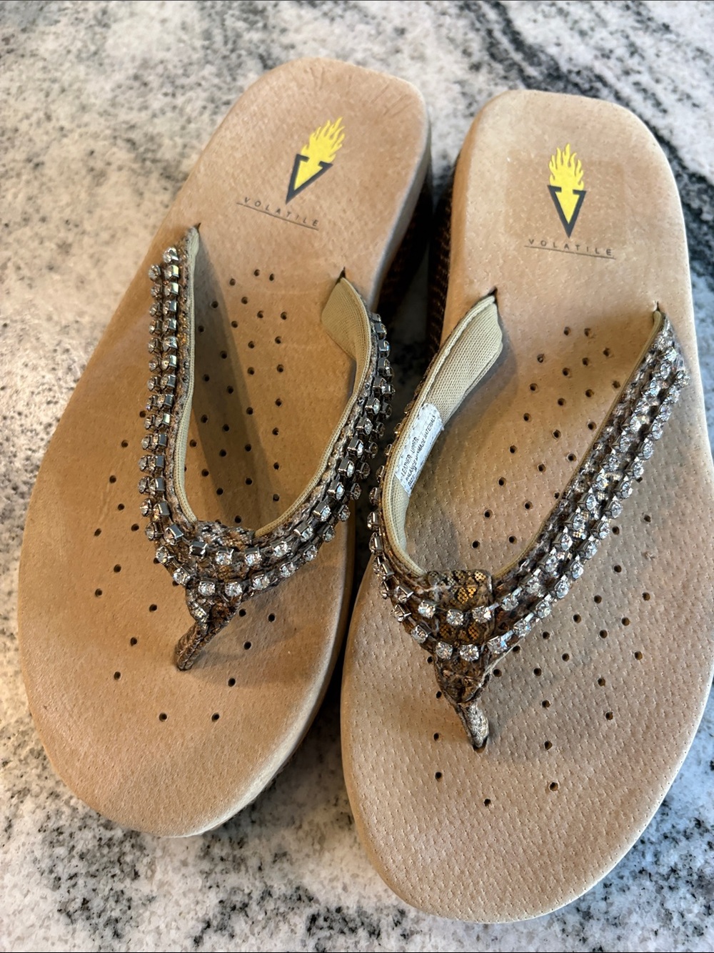 Volatile flip flops Sz 8